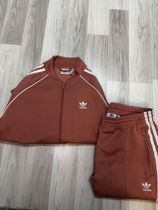 Чисто нов спортен екип Adidas Originals