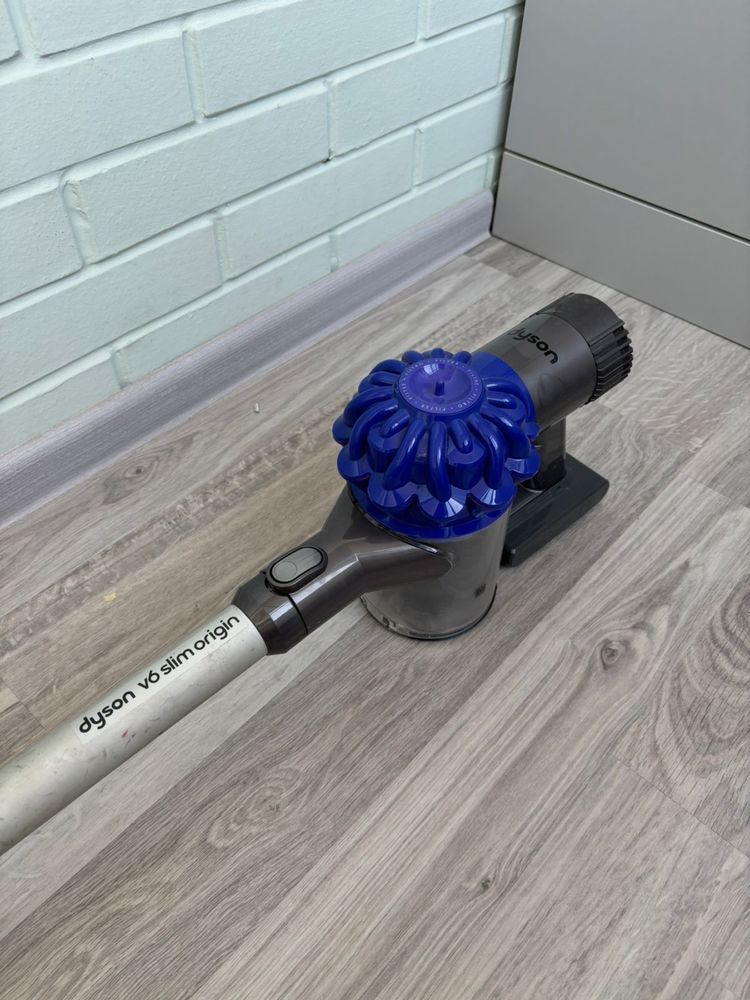 Продам пылесос Dyson V6