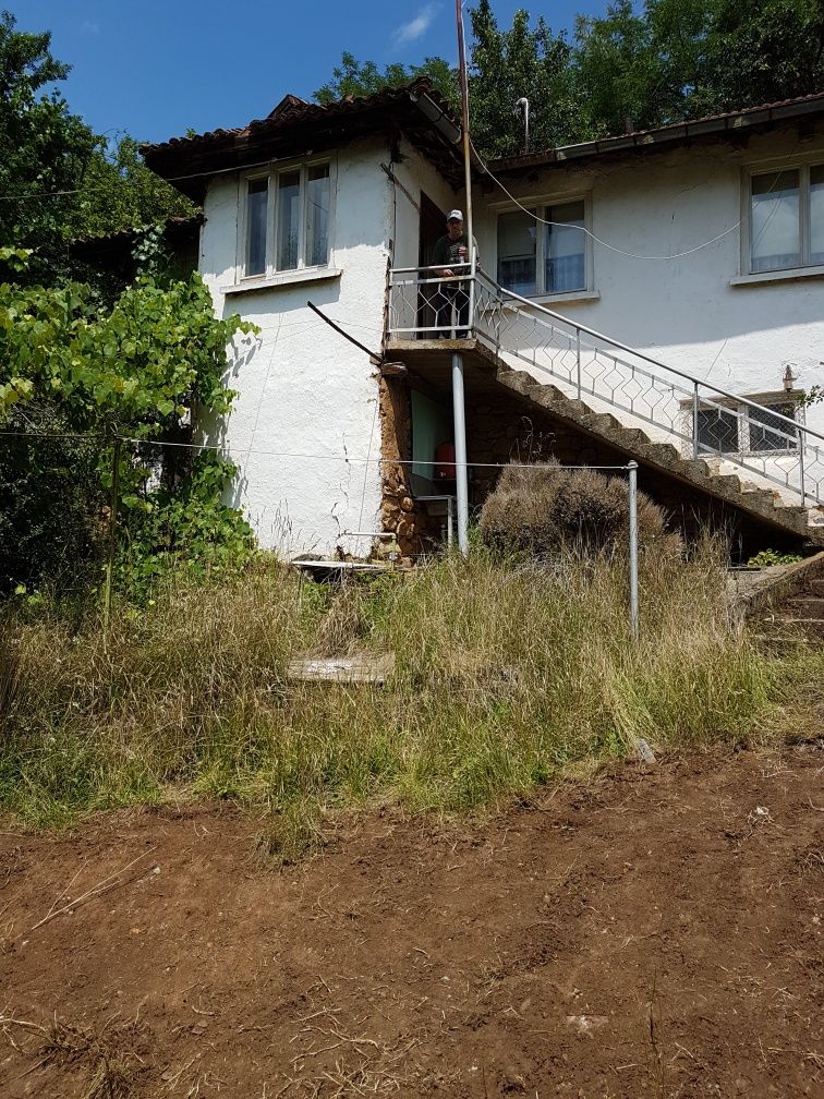 С.Горна Диканя къщи с двор 1400кв.м