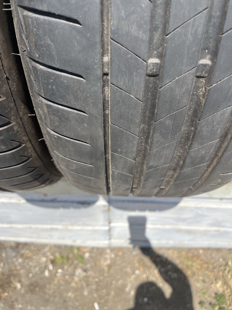 2 бр. летни гуми 225/40/18 Bridgestone DOT 4921 5+ mm
