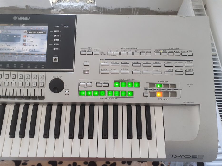 Orga, Yamaha Tyros 3 setul lui Miki