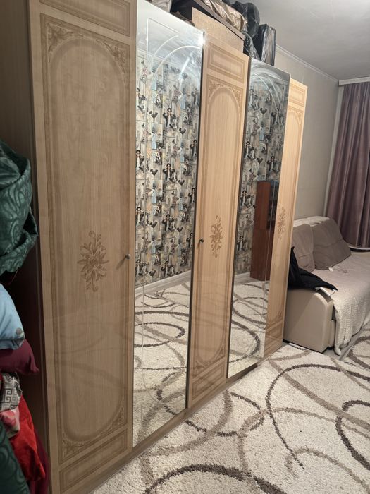 Продается шкаф 5 дверный в отличном состоянии производство беларусия