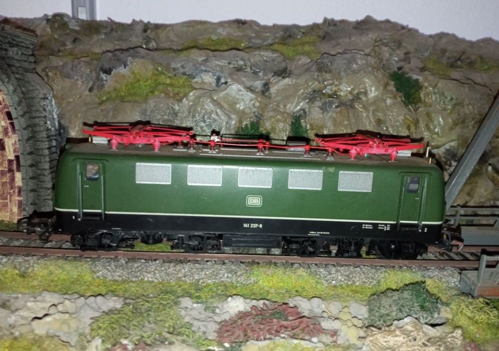 Locomotiva fleischmann BR141 scara H0, 1:87

Tracțiune integrală pe do