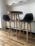 Set masă de bar + 4 scaune – design modern, stare excelentă