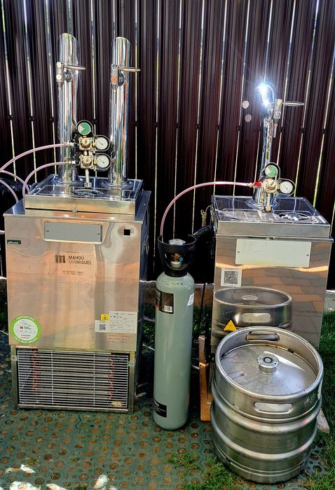 Inchiriez dozatoare ,mese ,scaune,corturi si logistica