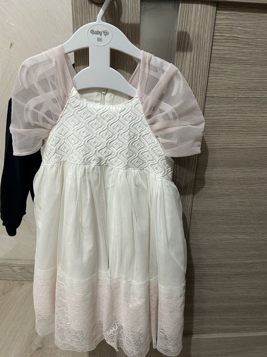 Продам платье для девочки возраст 4-6 лет