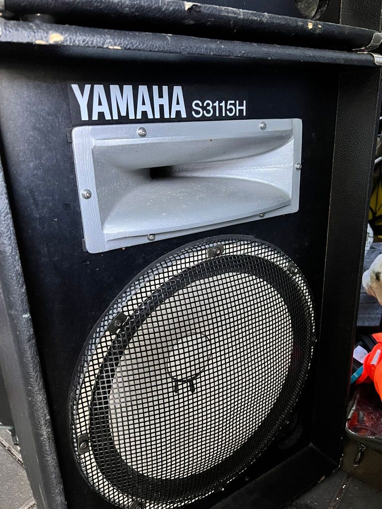 Vând difuzor pe 15 Yamaha