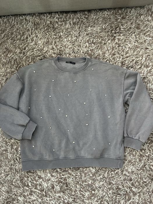 Сив суичер с камъчета мъниста