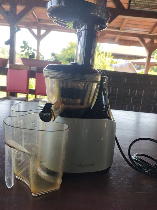 Storcător de fructe și legume cu presare la rece