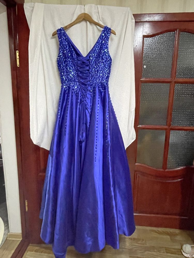 Синее вечернее платье