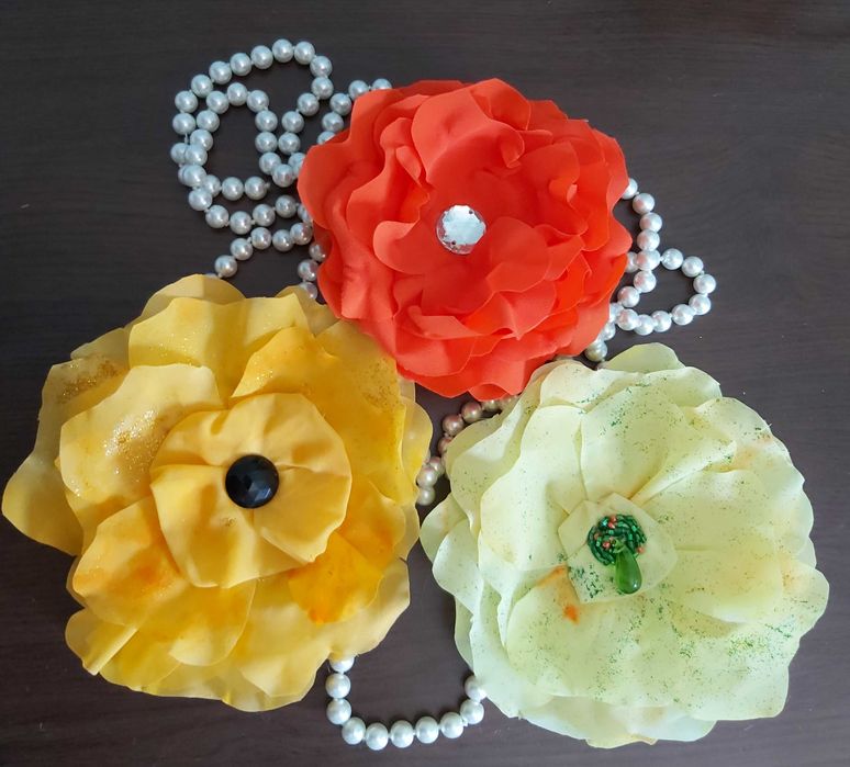 Брошки цветя от коприна