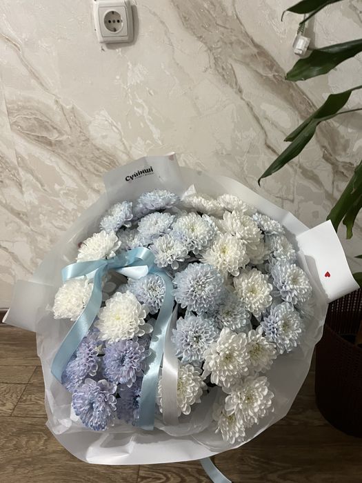 Гүл сатылады