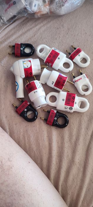 Щепсели Legrand-10бр,чисто нови