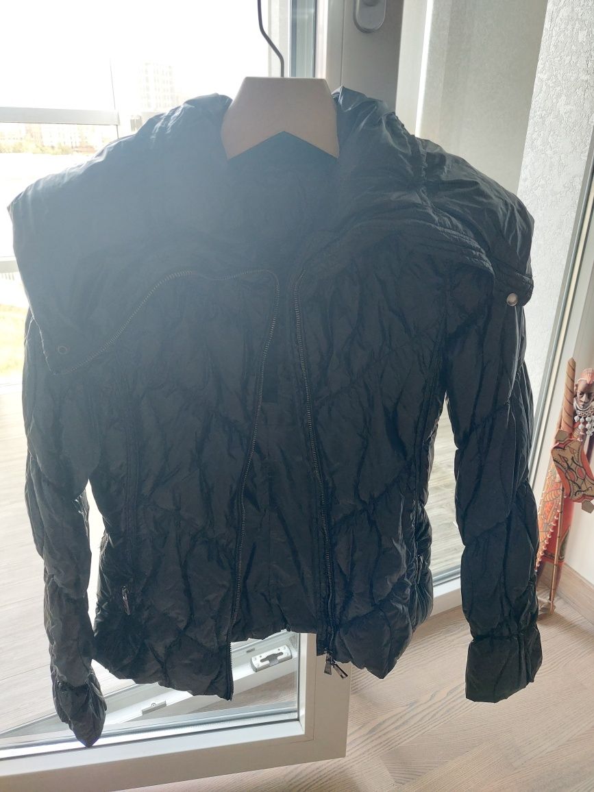 Продам женскую куртку add