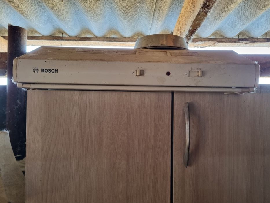 Продам вытяжку над газом