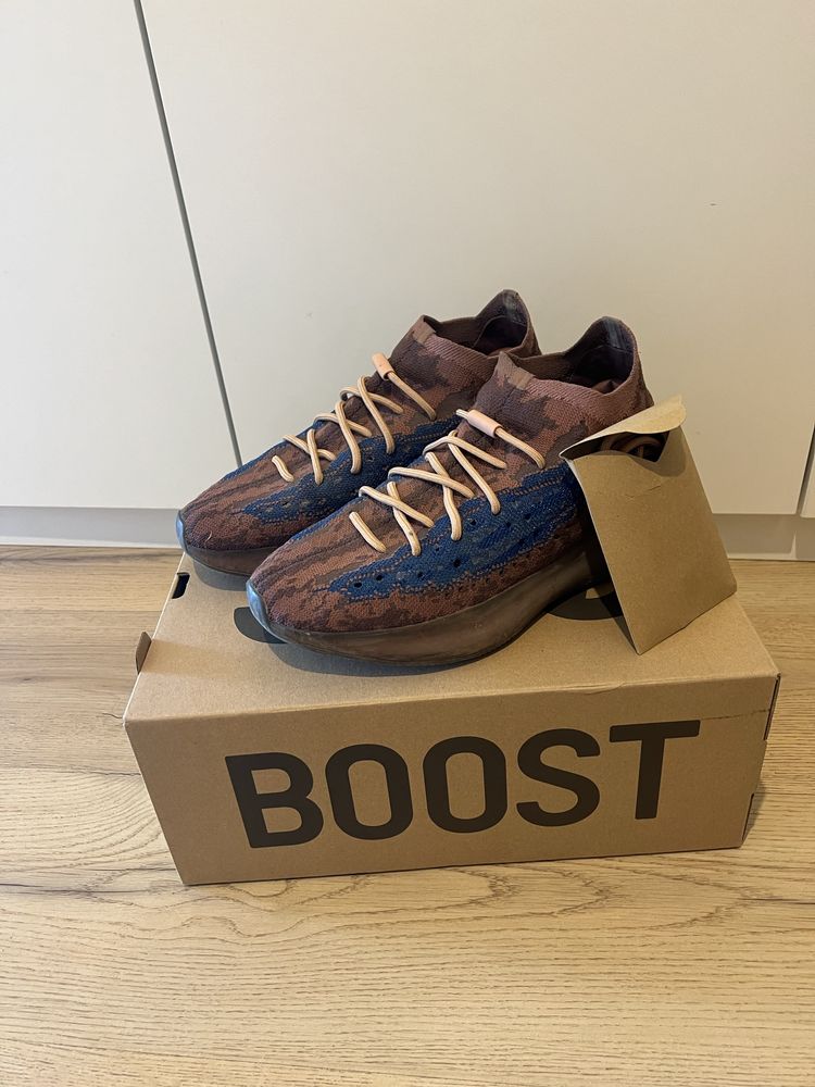 Нови обувки Yeezy Boost 380