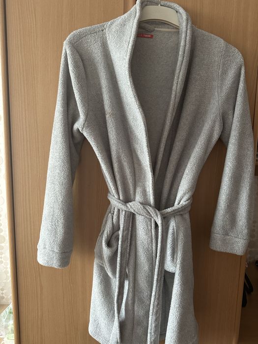 Продам недорого банные халаты р S