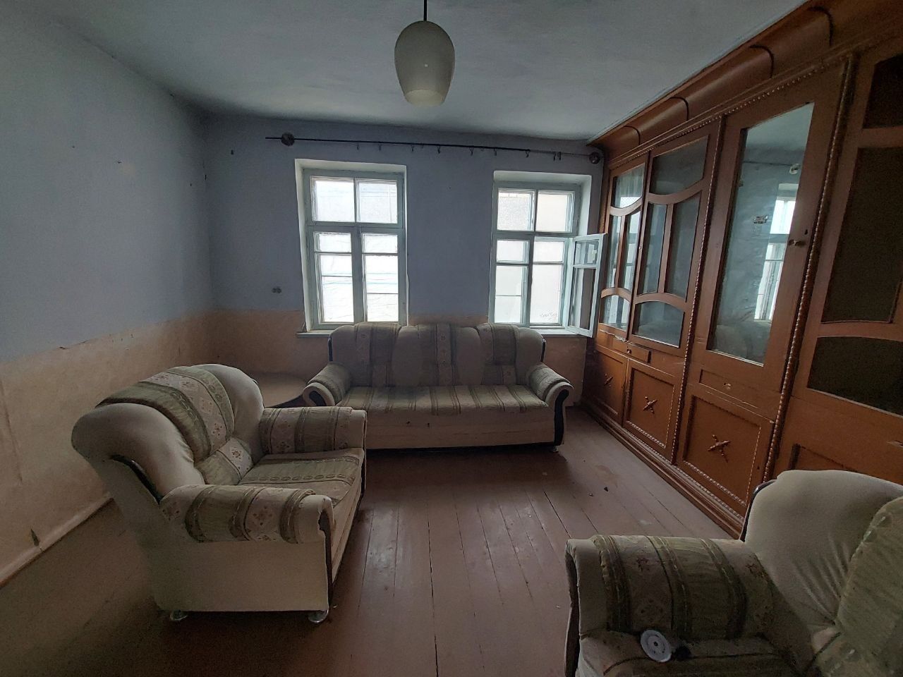 Срочно продается дом старой постройки 4.10 соток в 1 азодчике г.Чирчик