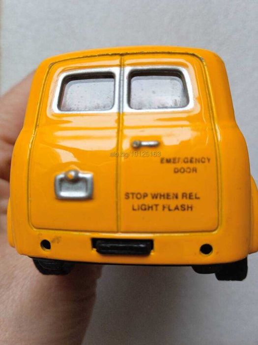 Кола Количка SHEVROLET SUBURBAN 1950 от Kinsmart