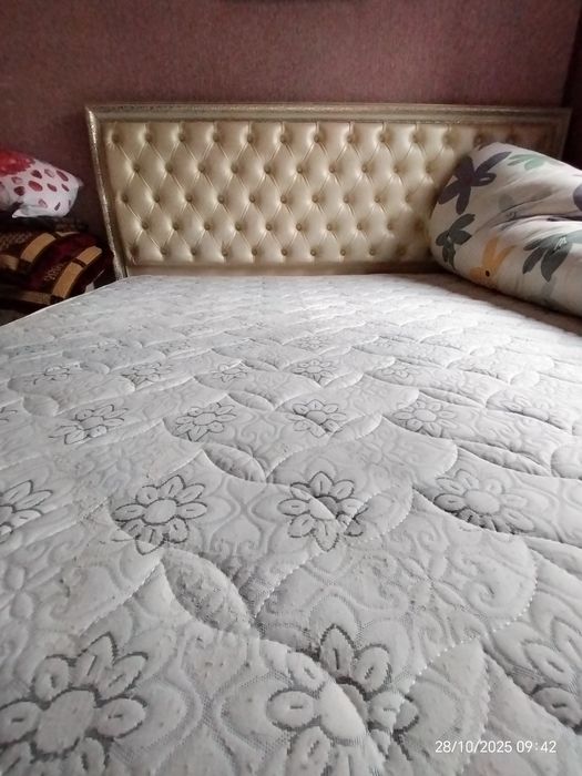 Спальня с матрасом