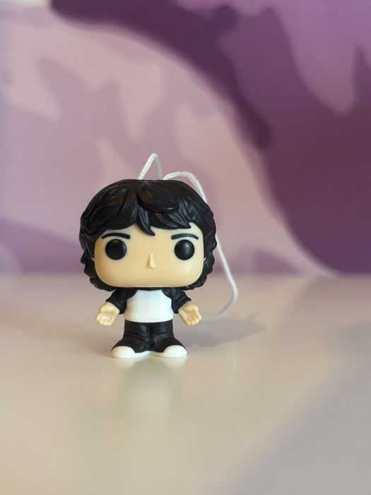 Майк е рядка фигурка от Kinder Joy Stranger Things,.