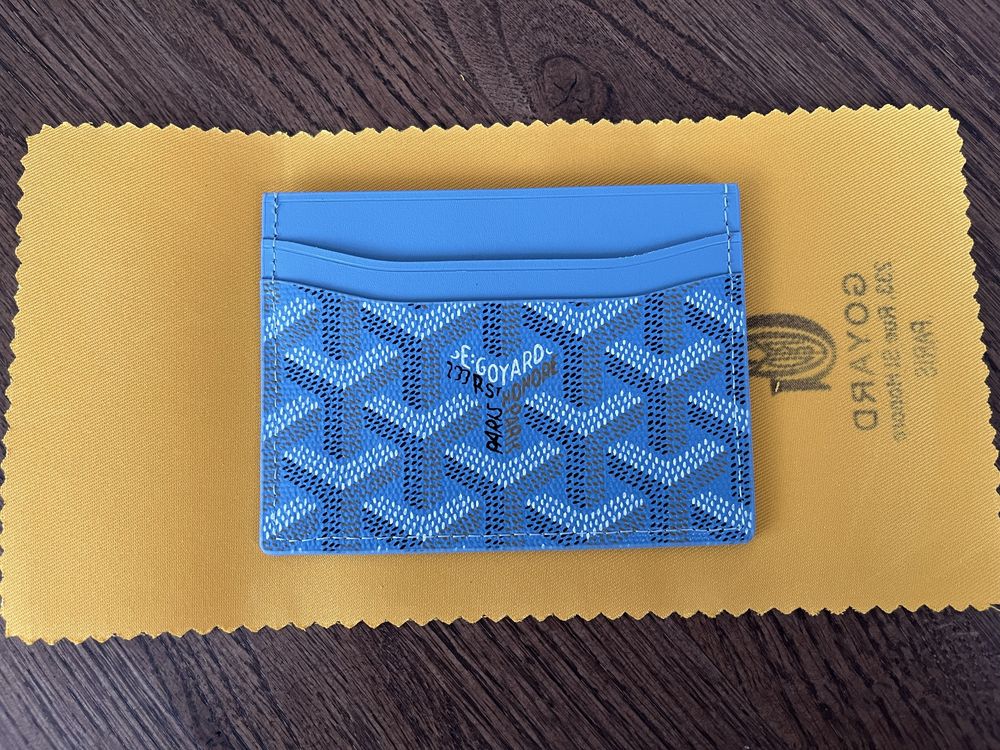 НОВ Goyard cardholder светло син