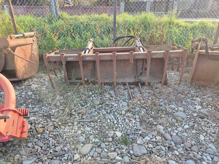 Furcă crocodil incarcator frontal tractor