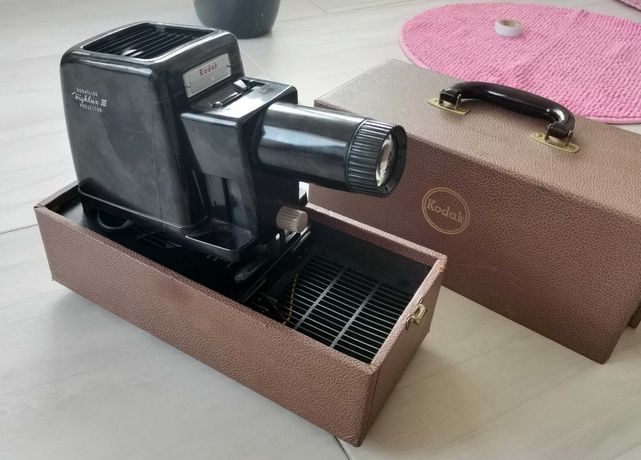 Proiector Kodak Kodaslide Hilux III + cutie racire anii 50 - vintage