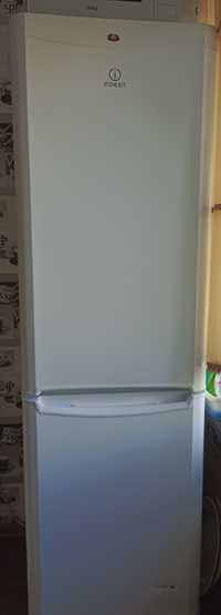 рабочий холодильник