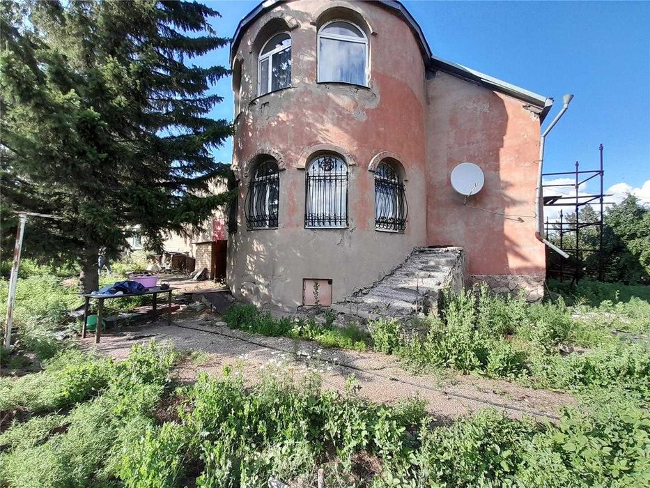 Продам 3 этажный особняк на 9а мкр .