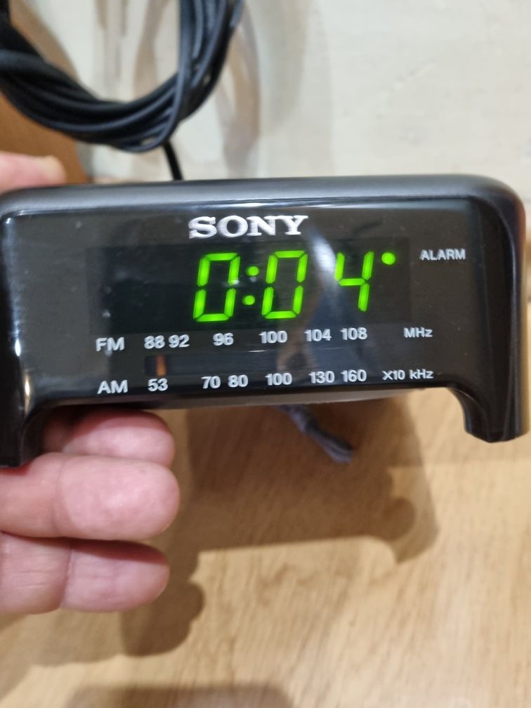 Ceas cu radio si alarma Sony