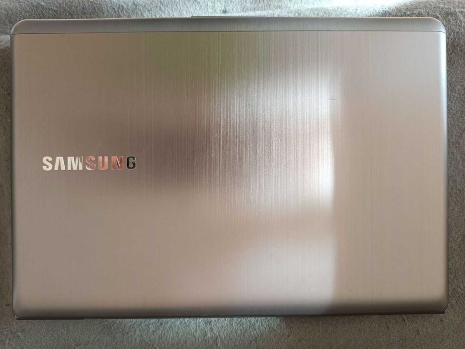 Продавам бърз лаптоп Samsung, 13 инча, Intel Core i5