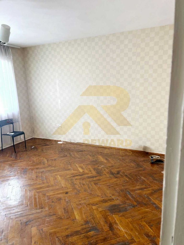 Продава се Тристаен апартамент в Перник, Църква - 101 кв.м за 1233 €/кв.м - Снимка #2