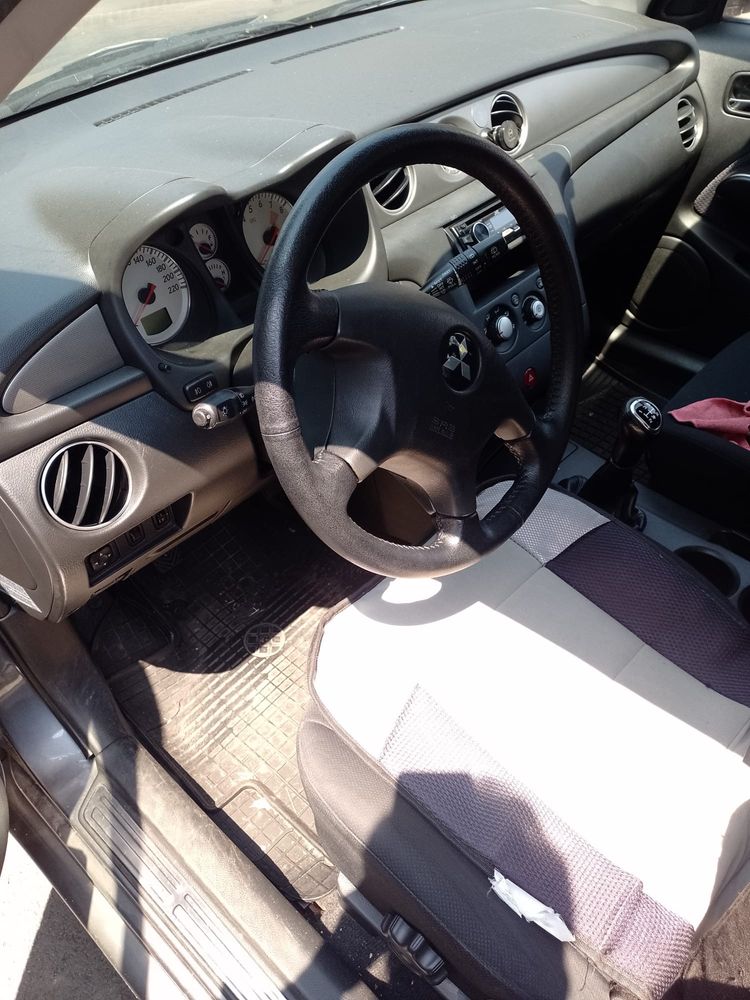 Miltsubishi Outlander 2.0 bezina 4x4 . Urgent