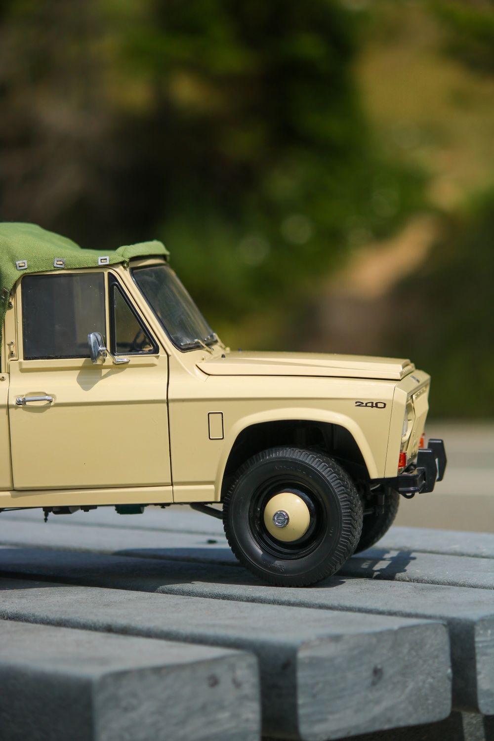 Machetă Aro 240        1:8