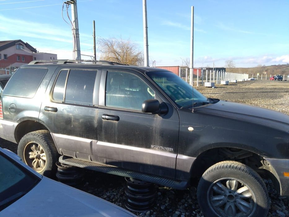 Dezmembram Mercury Mountaineer V8 4.0 Automat, 208 CP, 7 Locuri