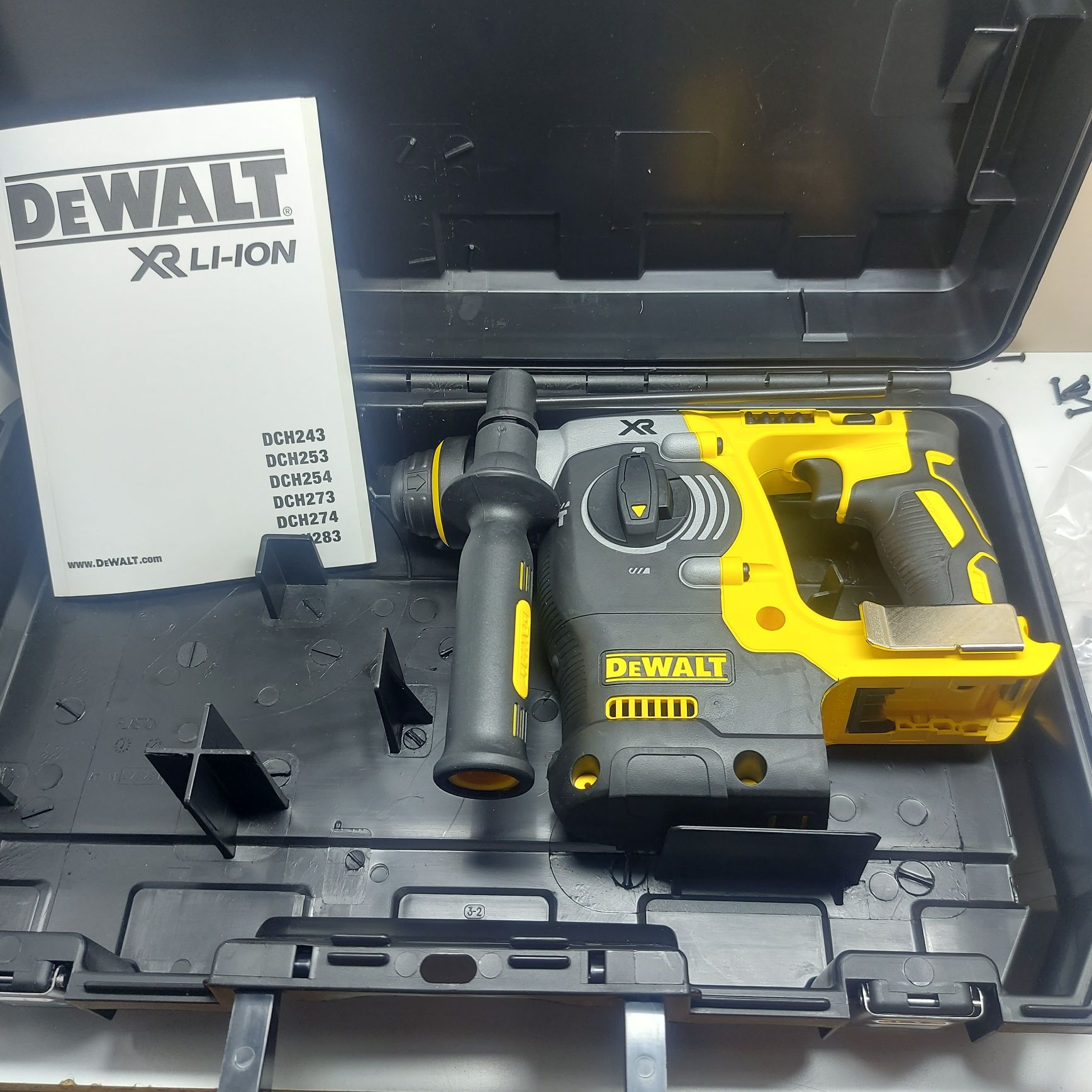 Нов безчетков перфоратор Dewalt DCH273NT