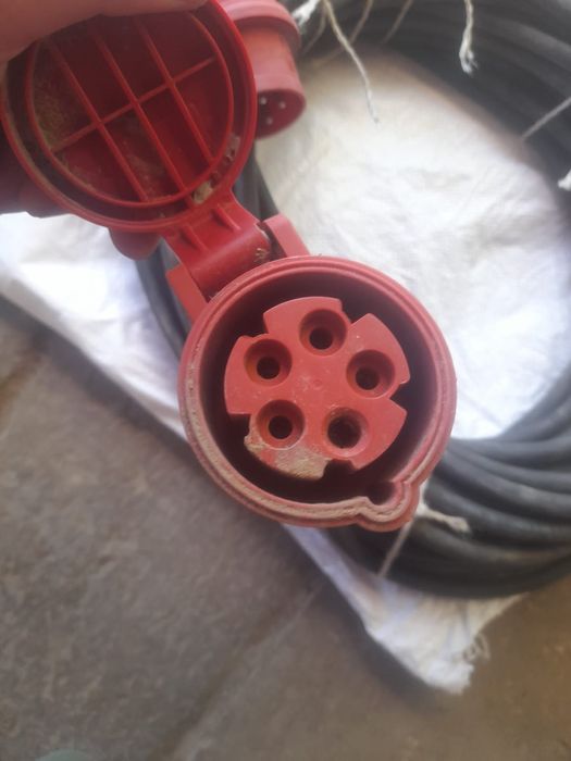 Vând cablu electric trifazic