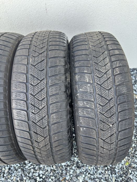 Set 4 anvelope 205 60 r17 pirelli de iarna