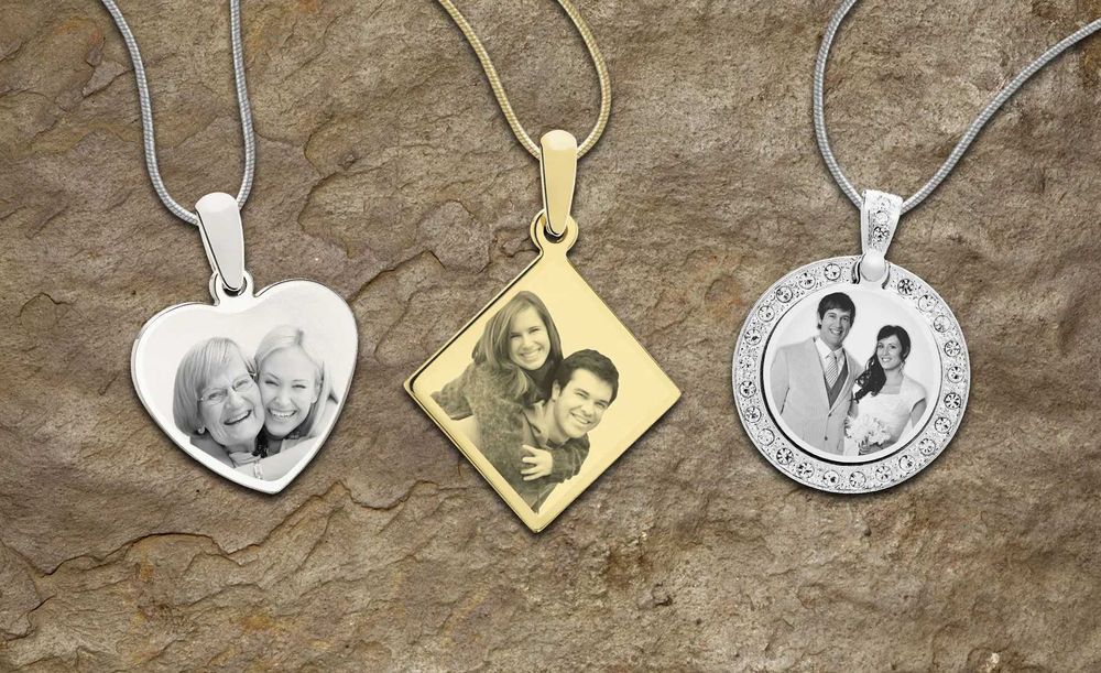 Лазерная гравировка  маркировка на кулонов брелоков металлических карт