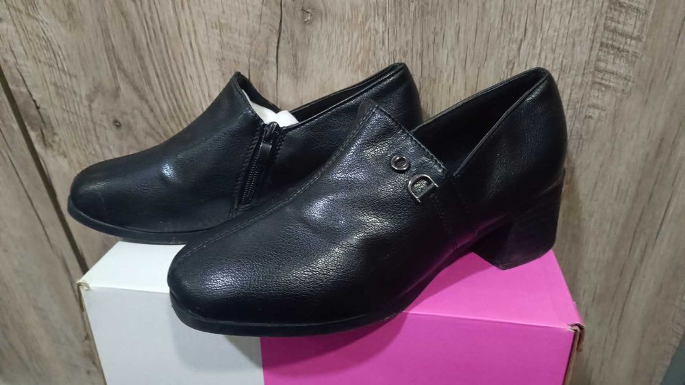 Обувь женская на каблучке