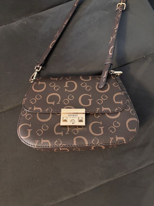geanta guess foarte faina Noua