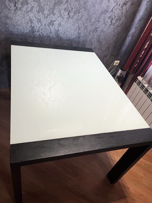 Продавам трапезна маса използвана