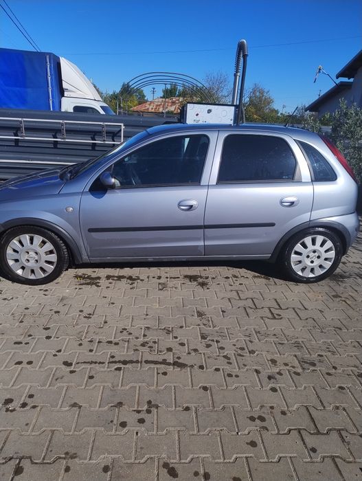 Vând Opel CORSA C 4 uși diesel 1.3 2005