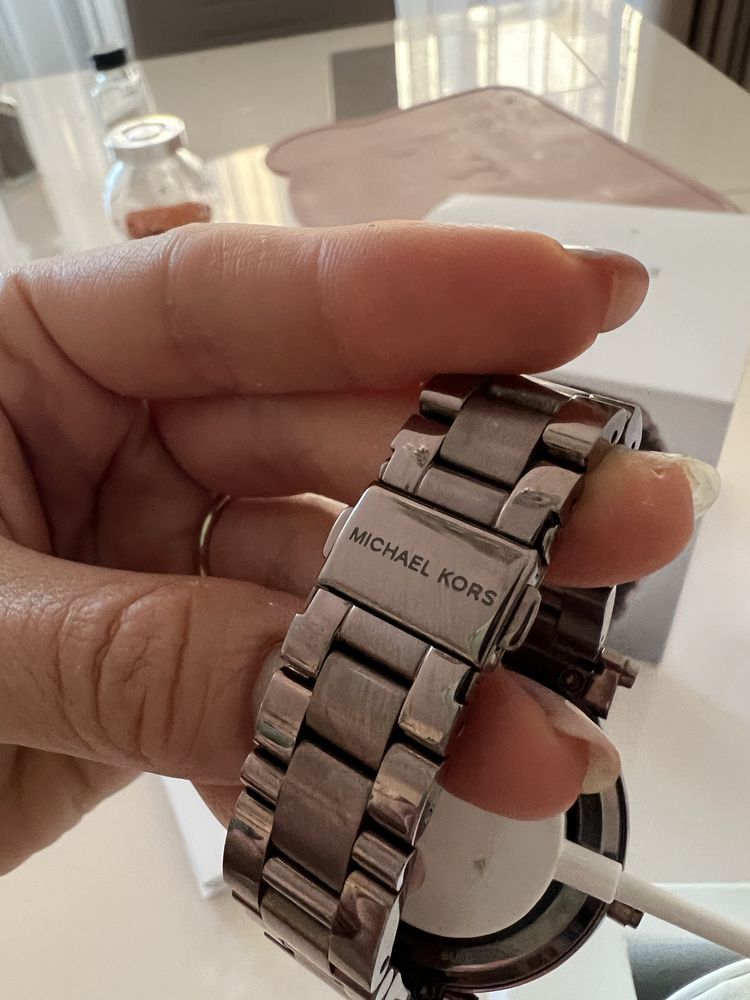 Смарт часовник Michael Kors Sofie