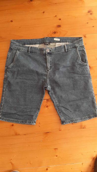 Vand pantaloni scurti de blug, in, etc!