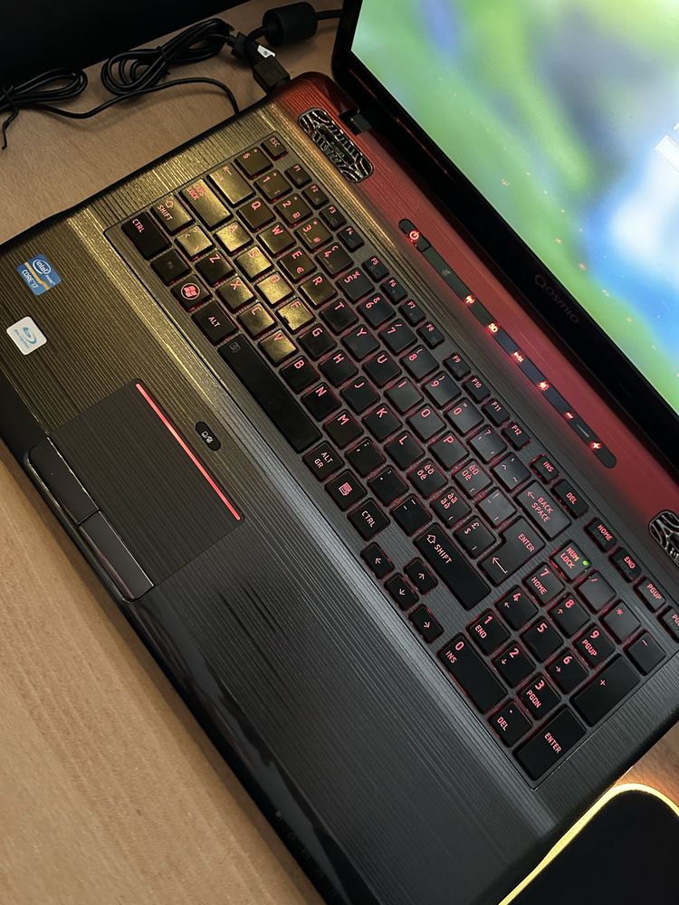 Геймърски лаптоп TOSHIBA QOSMIO