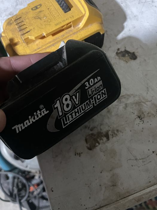Acumulatori si filetanta dewalt defecte