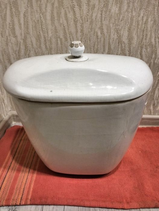 Бачок на унитаз.