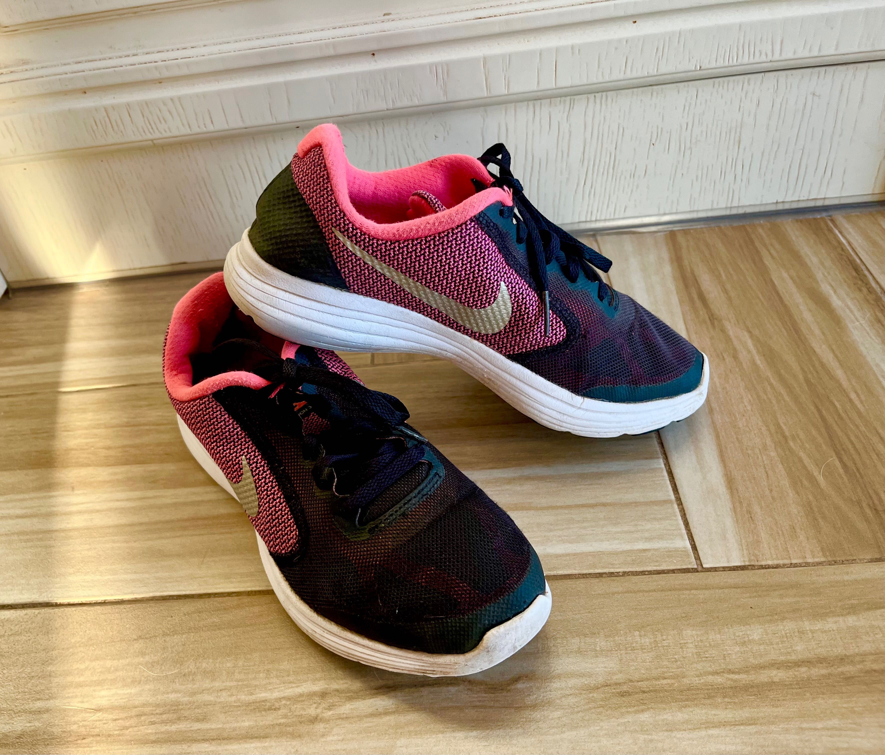 Дамски маратонки Nike